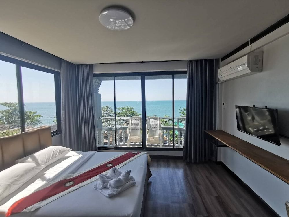 Pimpimarn Beach Hotel Superior Sea View Room with Balcony 3