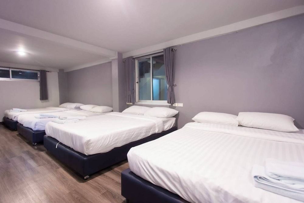 Pimpimarn Beach Hotel Family Room for 8 Persons 2