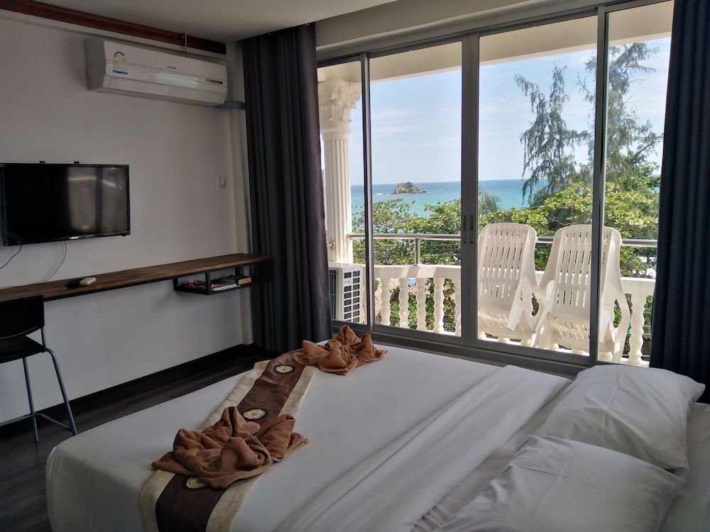Pimpimarn Beach Hotel Superior Sea View Room with Balcony 7