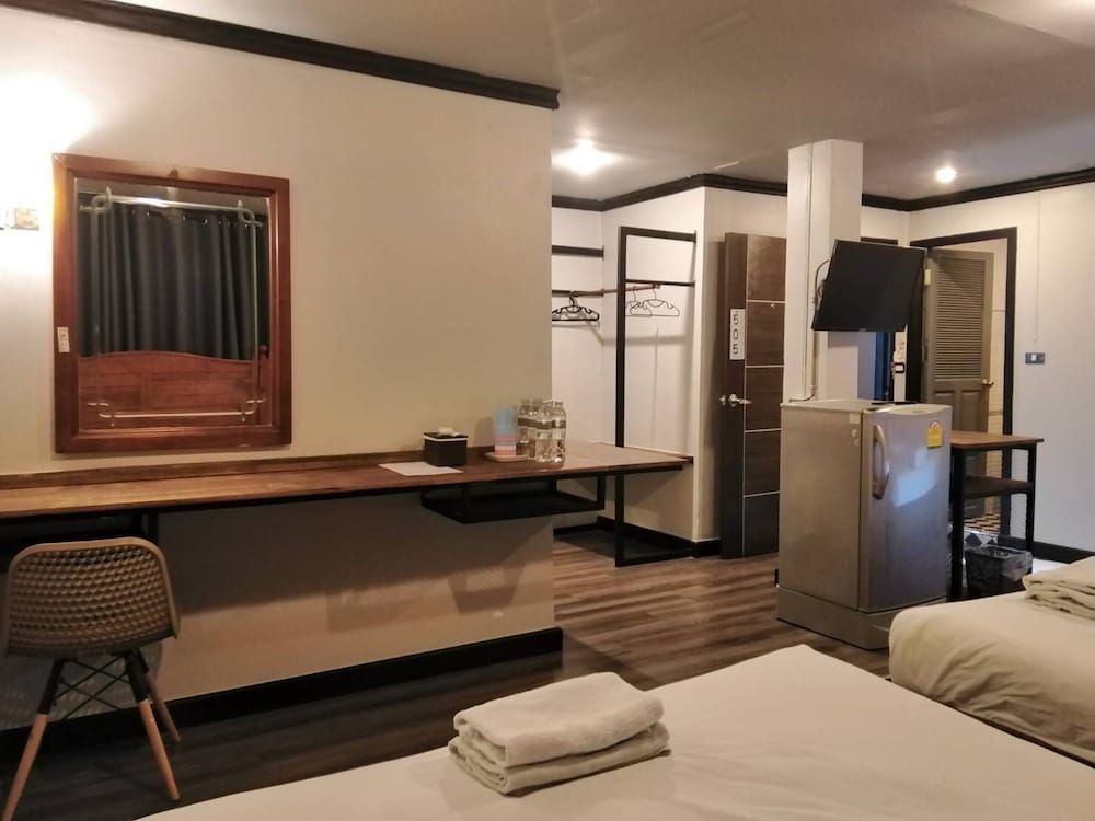 Pimpimarn Beach Hotel Family Room for 8 Persons 4