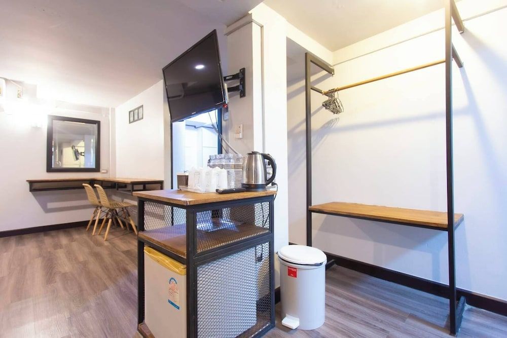 Pimpimarn Beach Hotel Family Room for 8 Persons 7