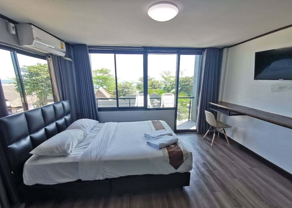 Pimpimarn Beach Hotel Superior Sea View Room with Balcony 2