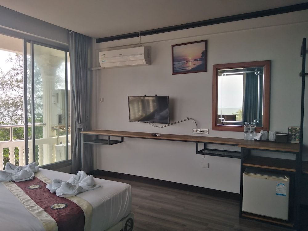 Pimpimarn Beach Hotel Superior Sea View Room with Balcony 10