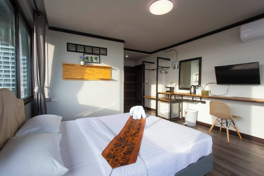 Pimpimarn Beach Hotel Superior Sea View Room with Balcony 6