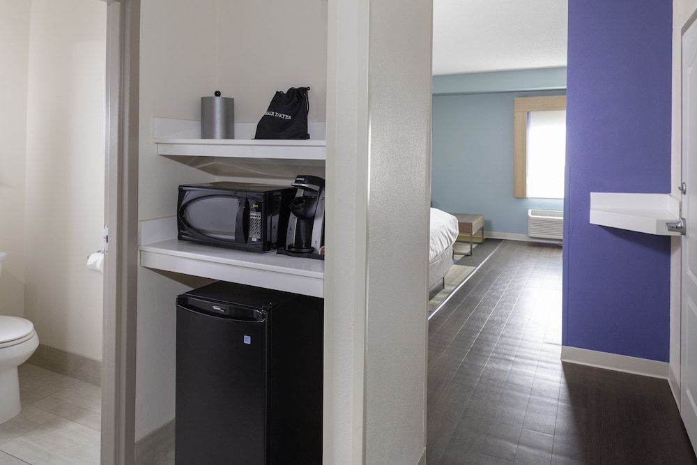 Standard Room, 1 King Bed, Accessible (Accessible Tub)