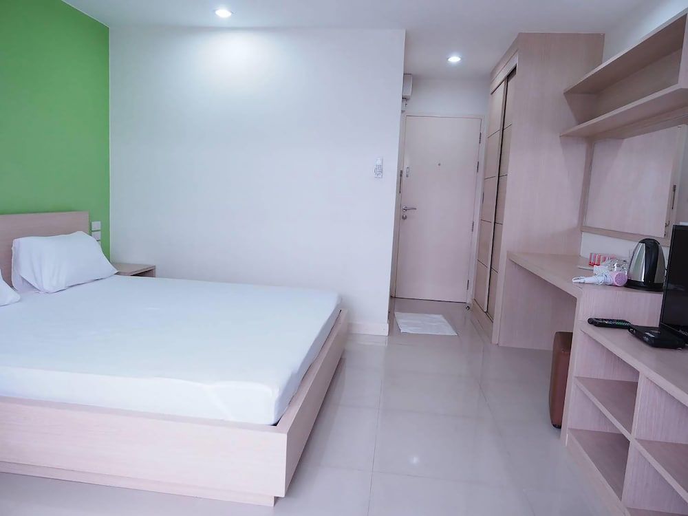 Baan Mek Mok Studio 8