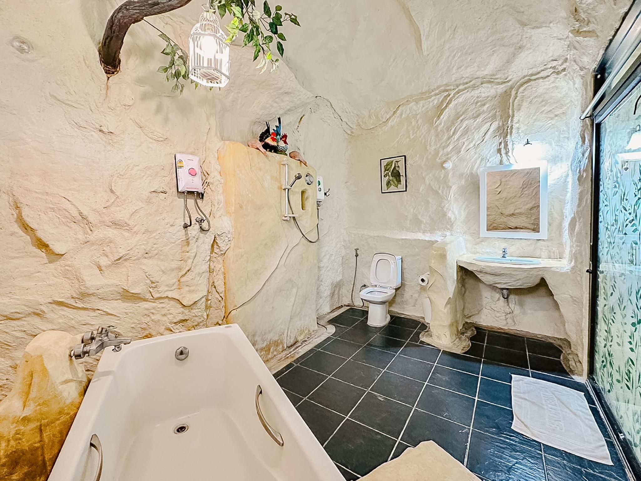 Yoko River Kwai Resort Cave Room 3