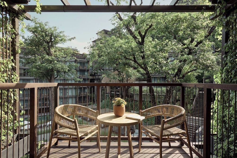 Dinso Resort & Villas Phuket, Vignette Collection by IHG Premium Room, 1 King Bed, Pool View 3