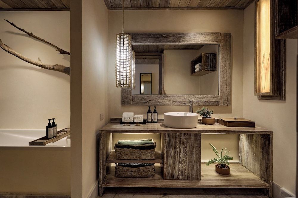 Dinso Resort & Villas Phuket, Vignette Collection by IHG Premium Room, 1 King Bed, Pool View 4