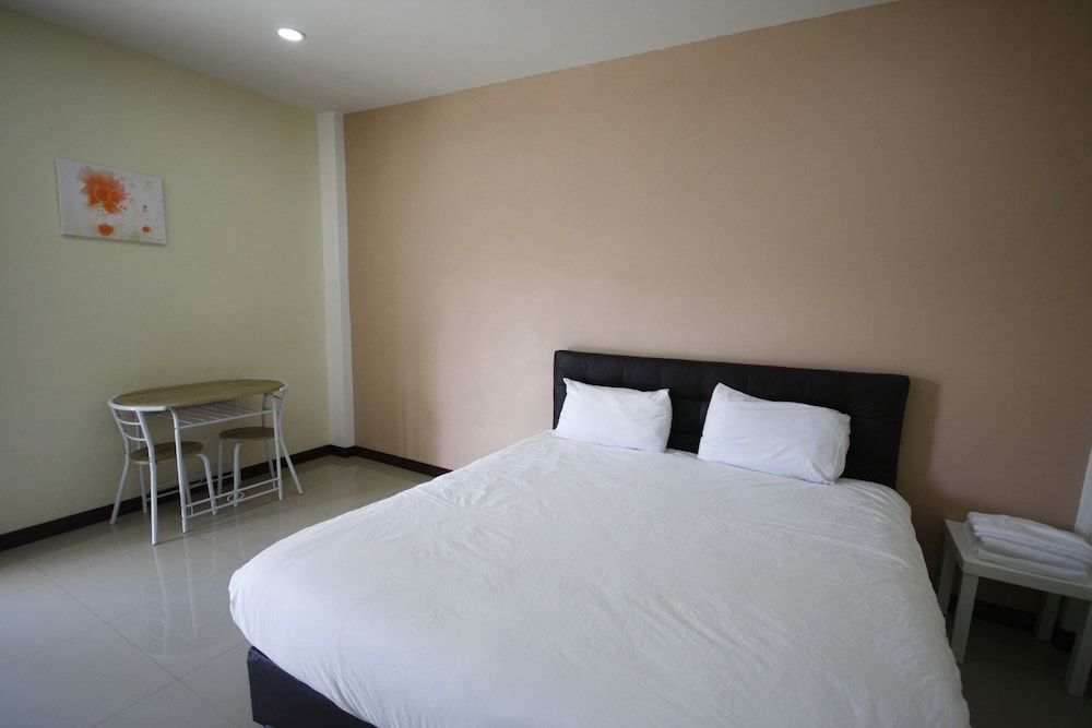 Charoensuk Grand Hotel Standard Double Room 2