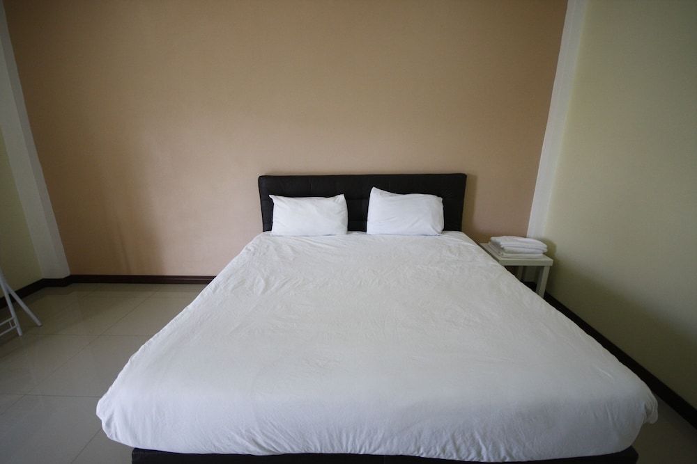 Charoensuk Grand Hotel Standard Double Room 3