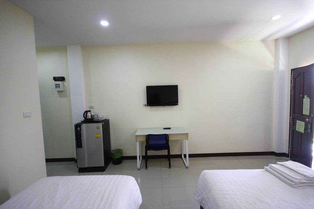 Charoensuk Grand Hotel Standard Twin Room 7