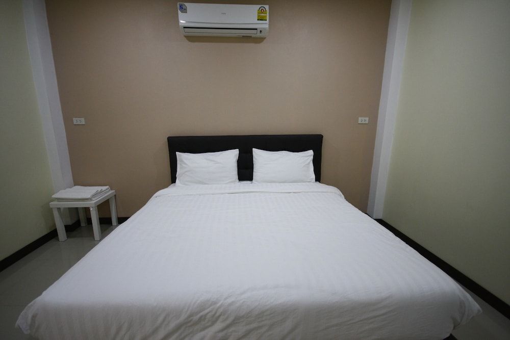 Charoensuk Grand Hotel Standard Double Room