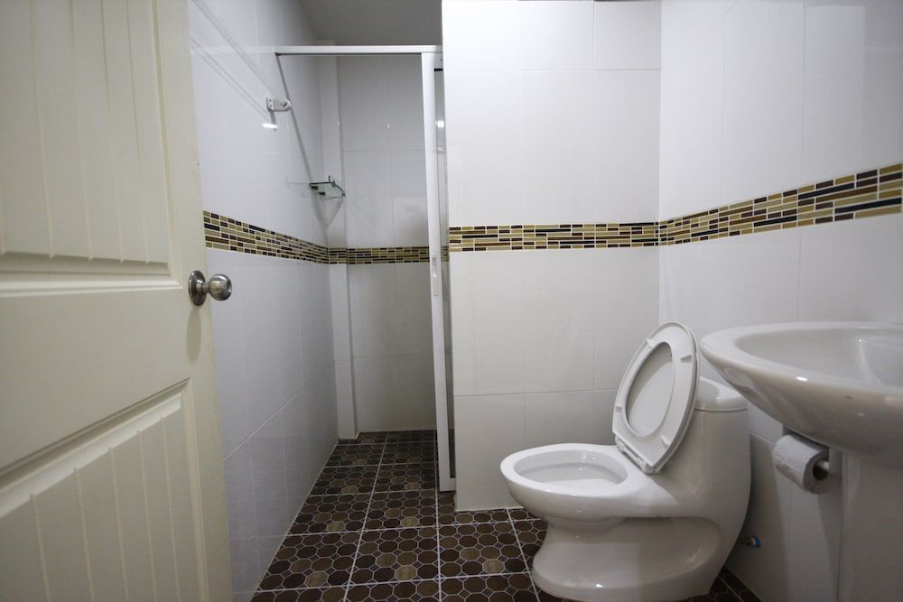 Charoensuk Grand Hotel Standard Double Room 7