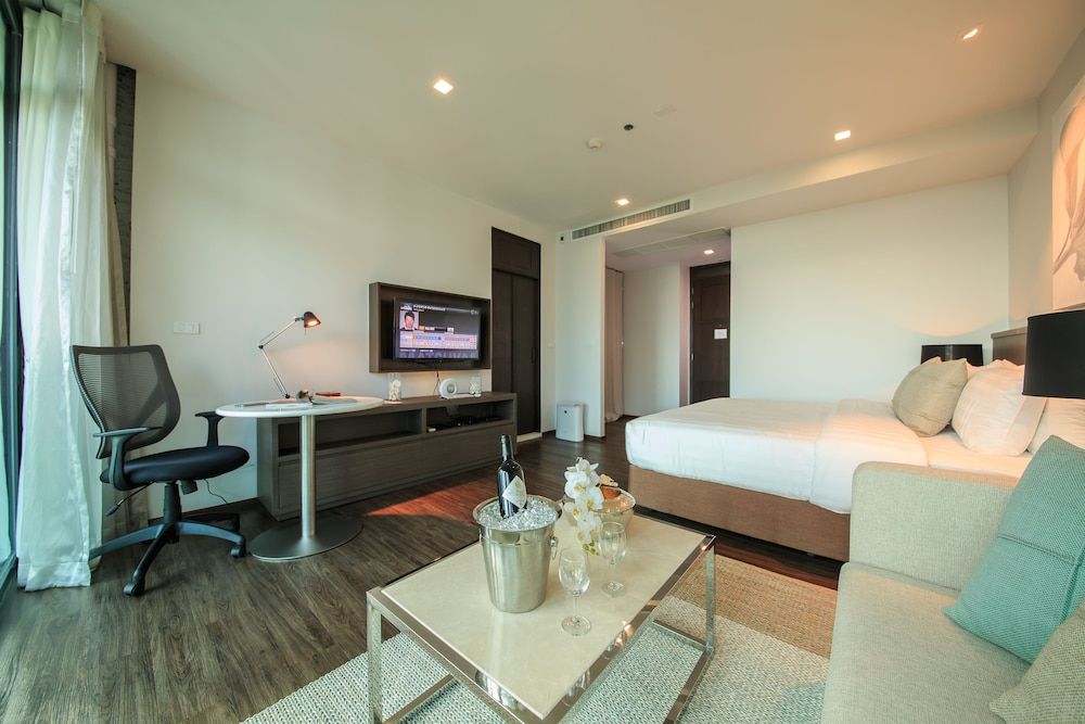 Civic Horizon Hotel & Residence Standard King Bed 3