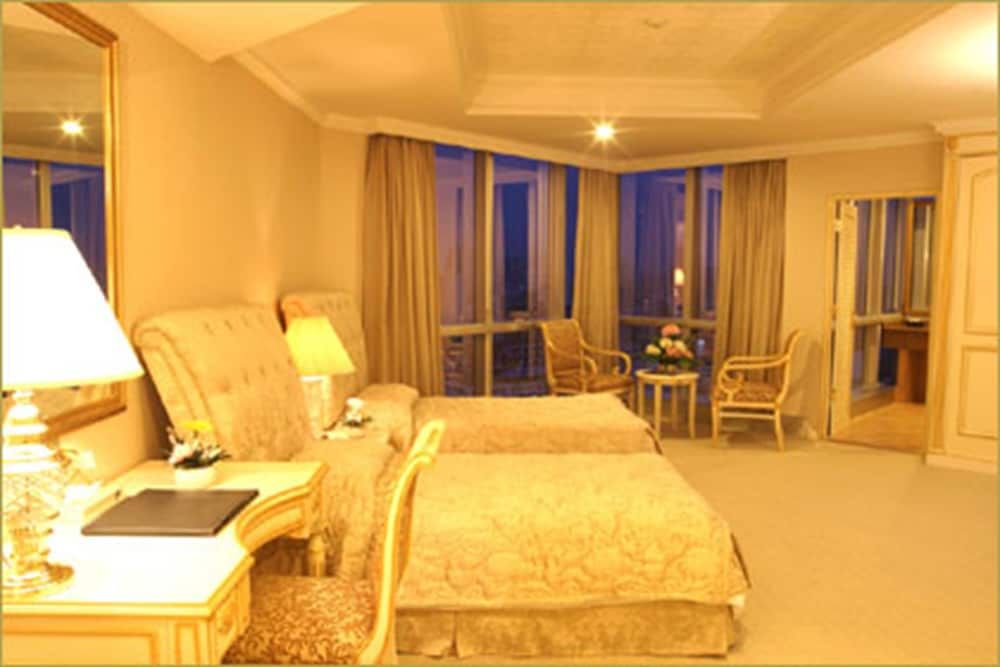 undefined Adriatic Palace Bangkok 4