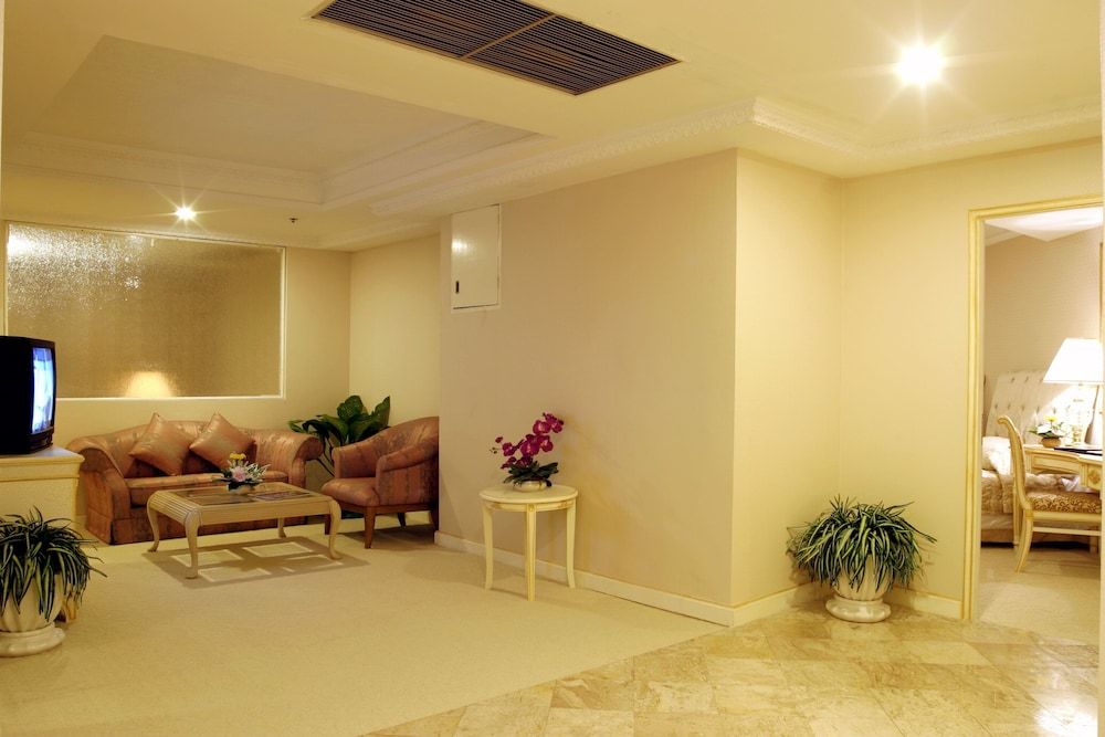 undefined Adriatic Palace Bangkok 2