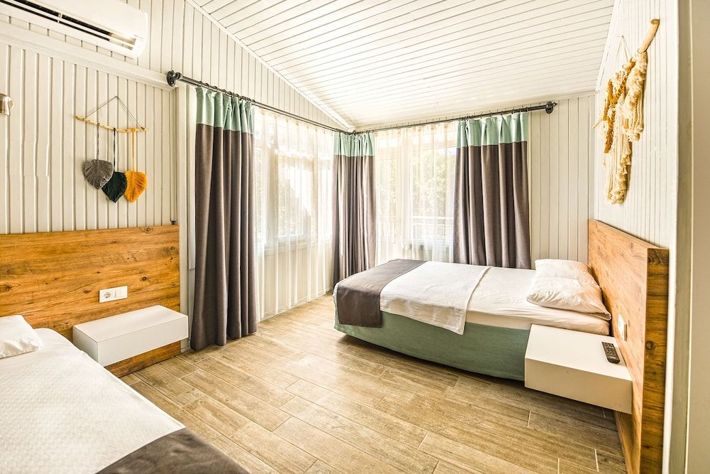 Leda Beach Hotel Triple Room 3