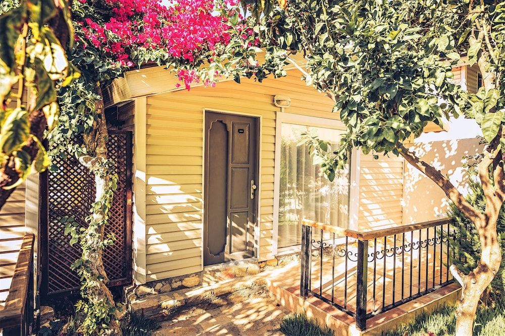 Leda Beach Hotel Quadruple Room 8