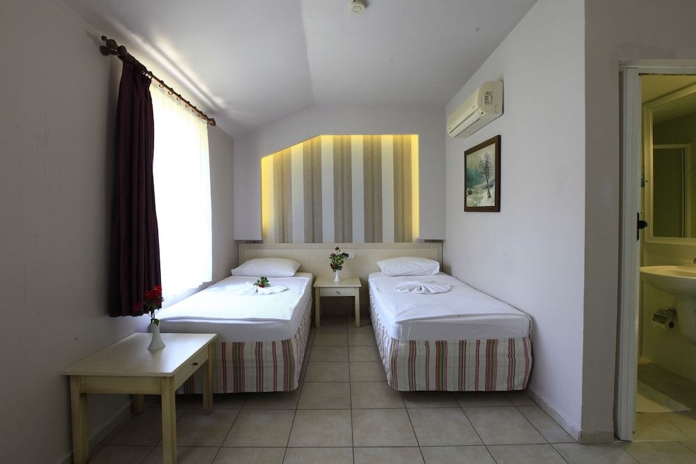 Leda Beach Hotel Double or Twin Room 3