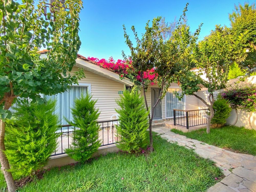 Leda Beach Hotel Quadruple Room 9