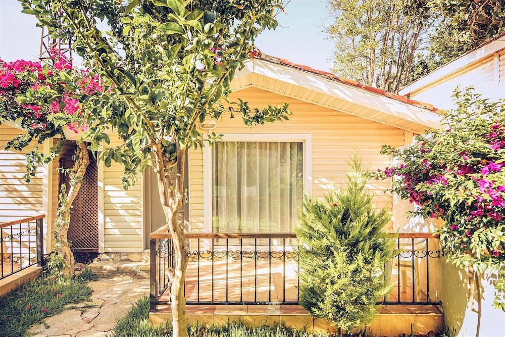 Leda Beach Hotel Quadruple Room 7