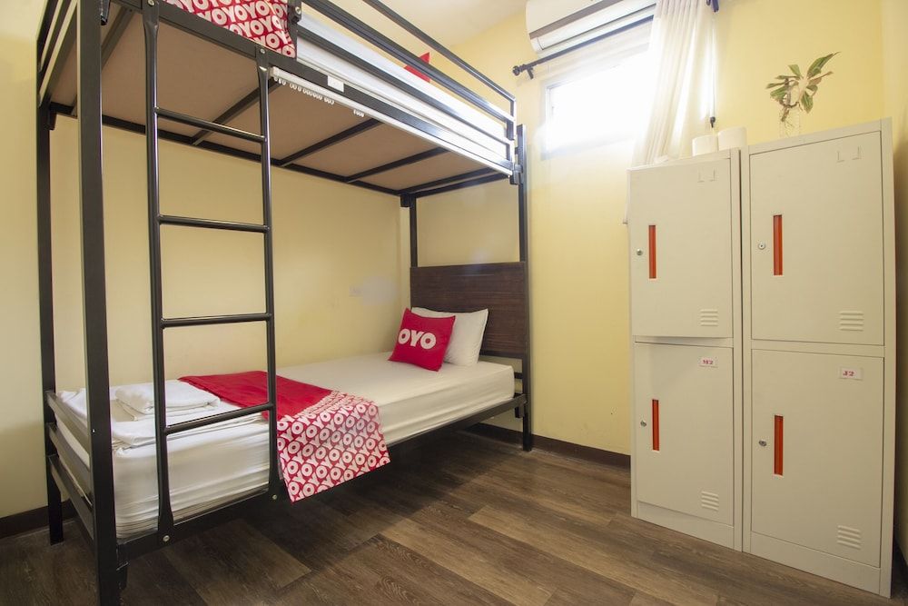 undefined OYO 965 Art Hotel Sanamchai 7