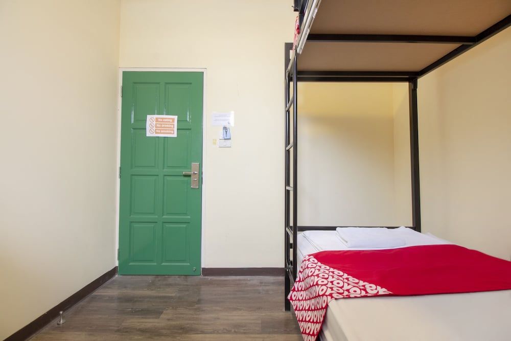 undefined OYO 965 Art Hotel Sanamchai 8