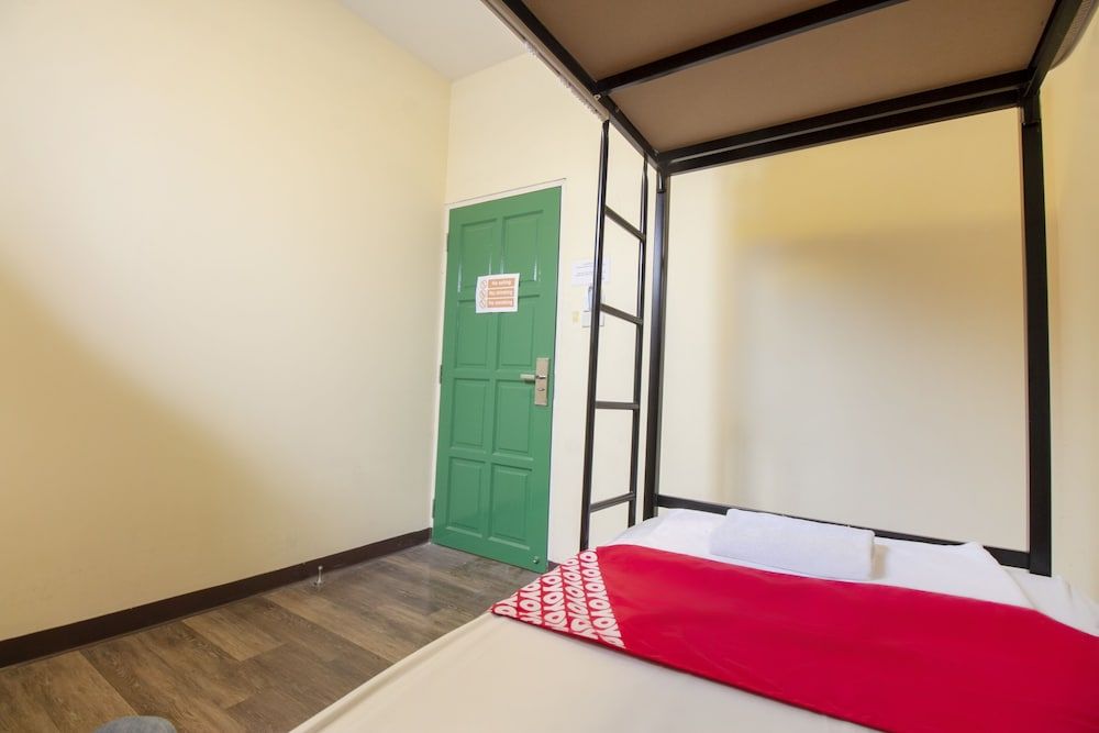 undefined OYO 965 Art Hotel Sanamchai 9