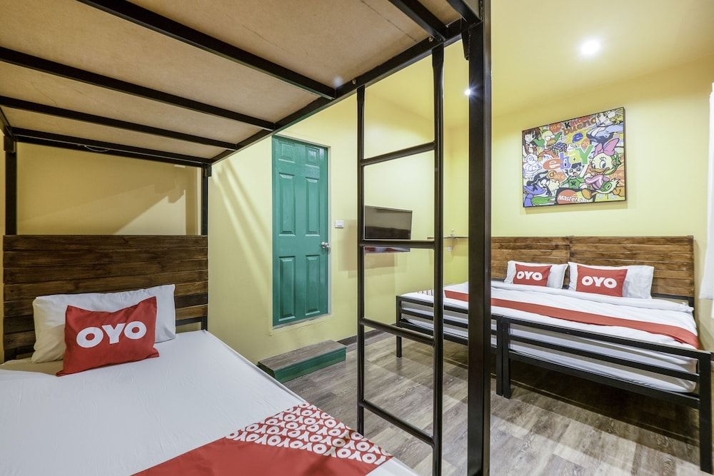 undefined OYO 965 Art Hotel Sanamchai 4