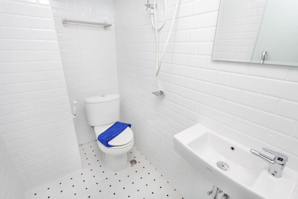 NewStar Hotel Standard Room with Air Conditioned 12