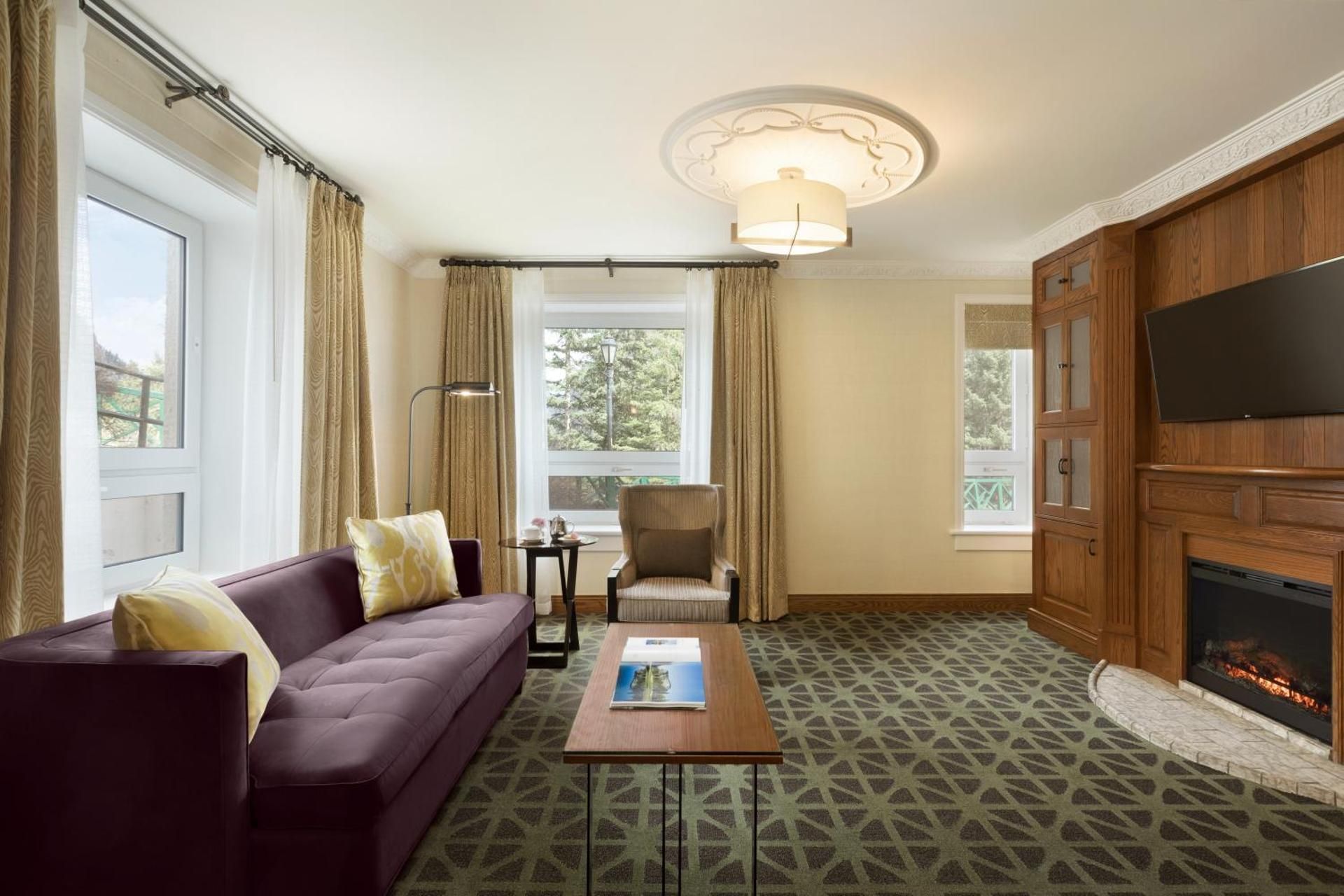 Gatehouse Ste View 2 Queens, Mountain View, Located in The Gatehouse