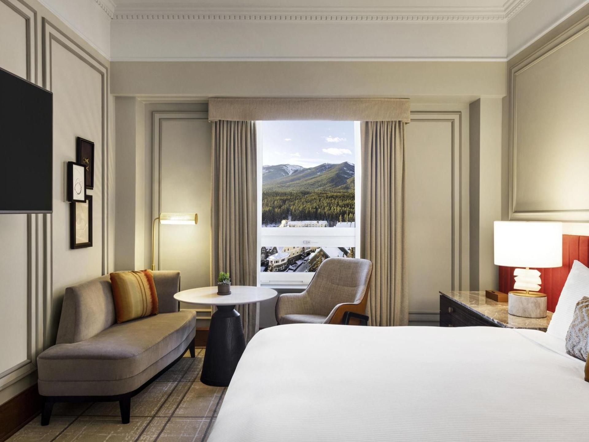 FAIRMONT GOLD 2 Queens - exclusive lounge access with breakfast.