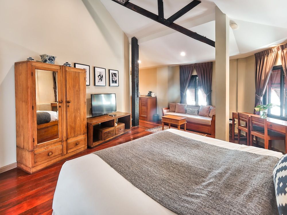 undefined Prince Theatre Heritage Stay Hostel - Silom 2