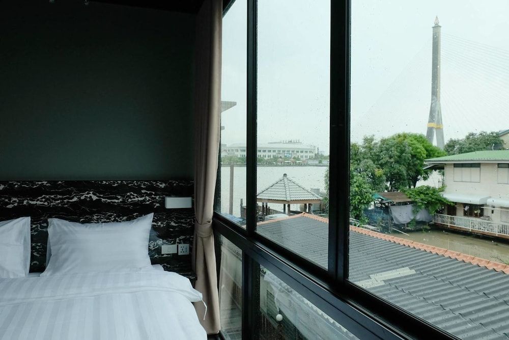 V Varee Bangkok Standard Double Room with River View
