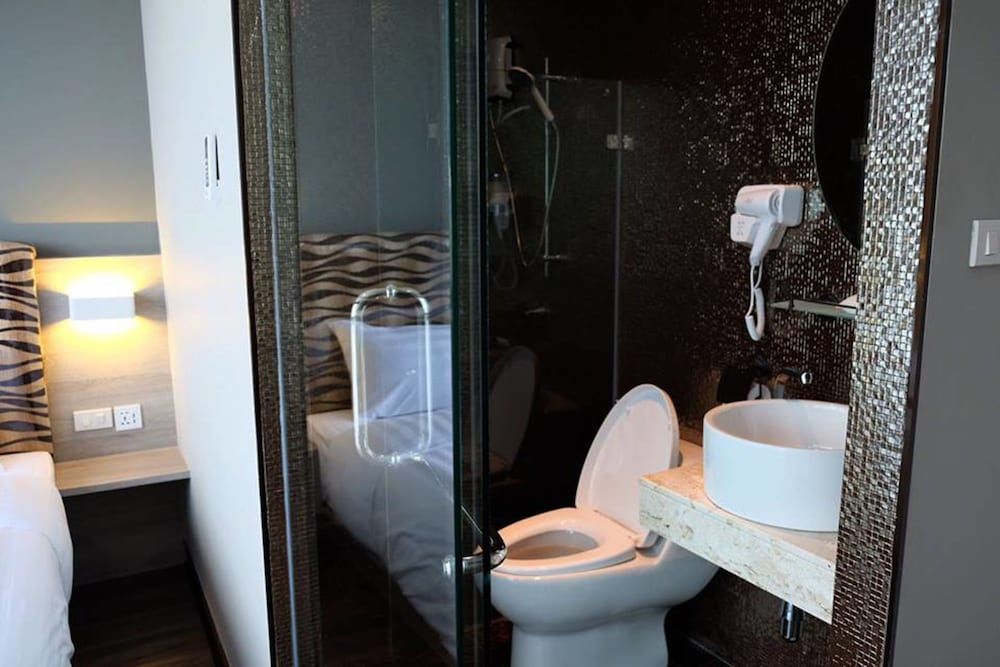 V Varee Bangkok Standard Double Room with River View 4