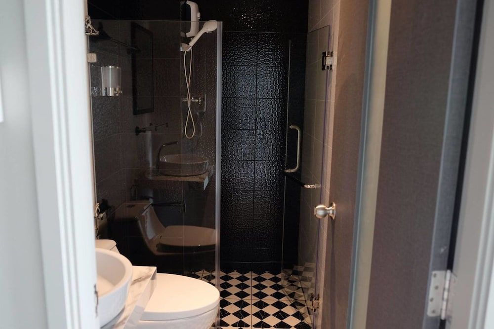 V Varee Bangkok Standard Twin Room 4