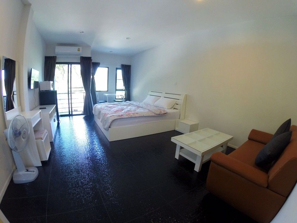 Fairtex Residence Grand Apartment, 1 King Bed 3