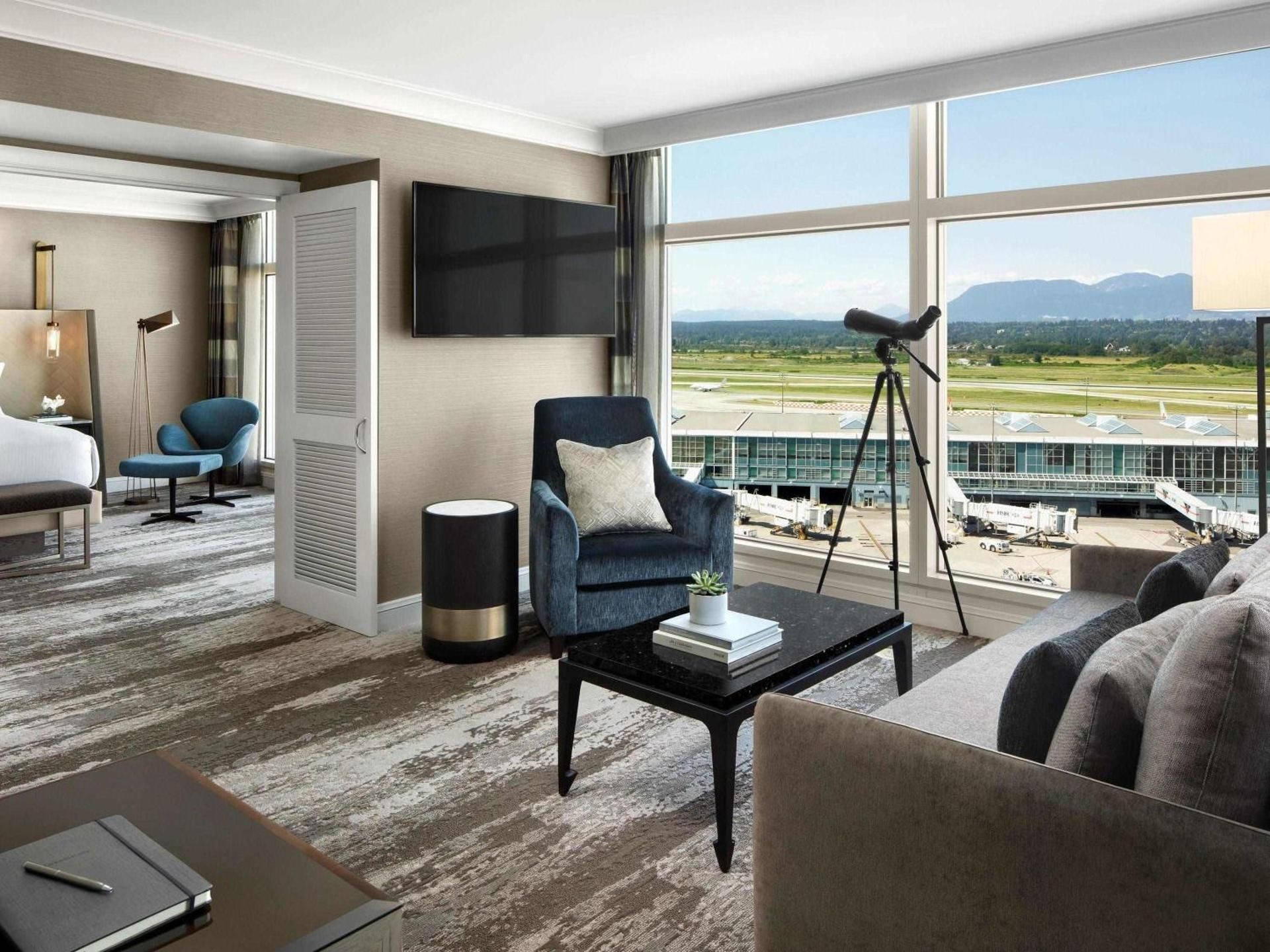 Fairmont Gold King Suite with Runway View