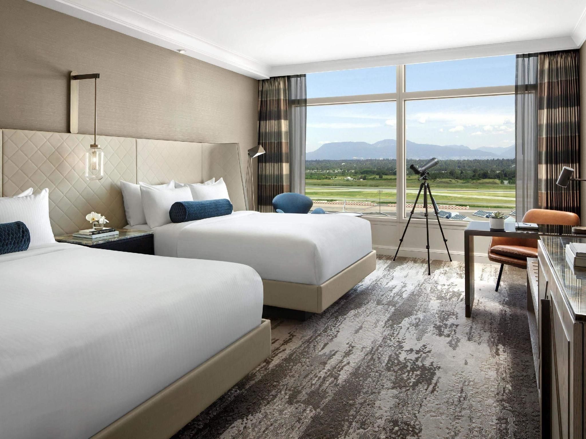FAIRMONT GOLD 2 Queen - 411sf, 38sm. Top floor, 24hr lounge access.