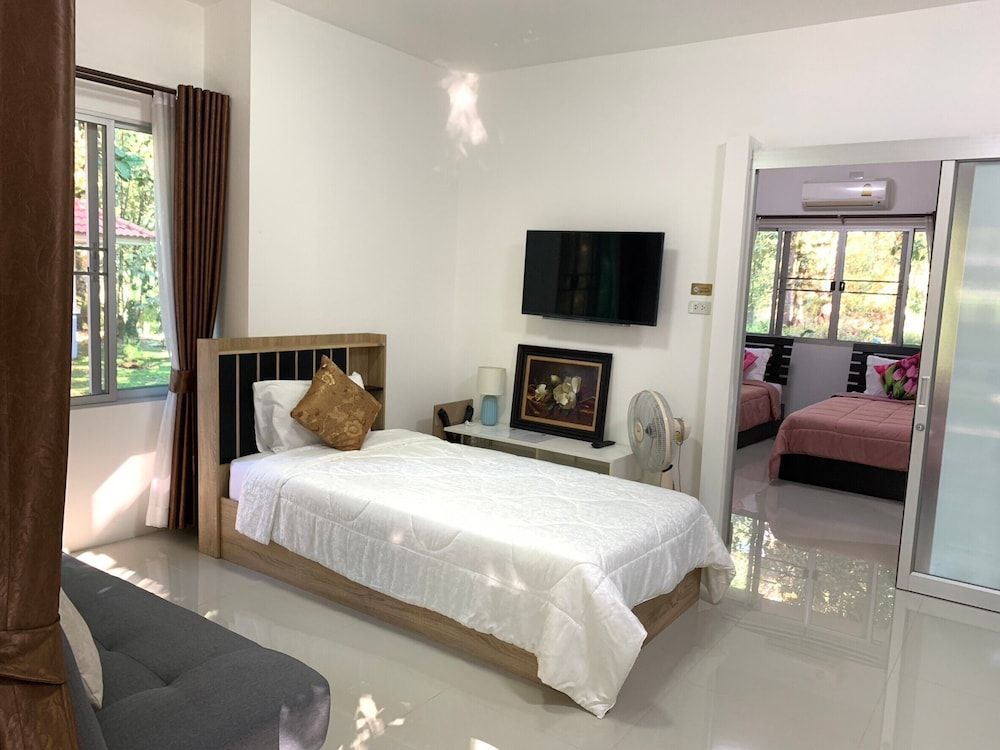 Baan Pingkan Wellness Resort Superior Triple Room 4