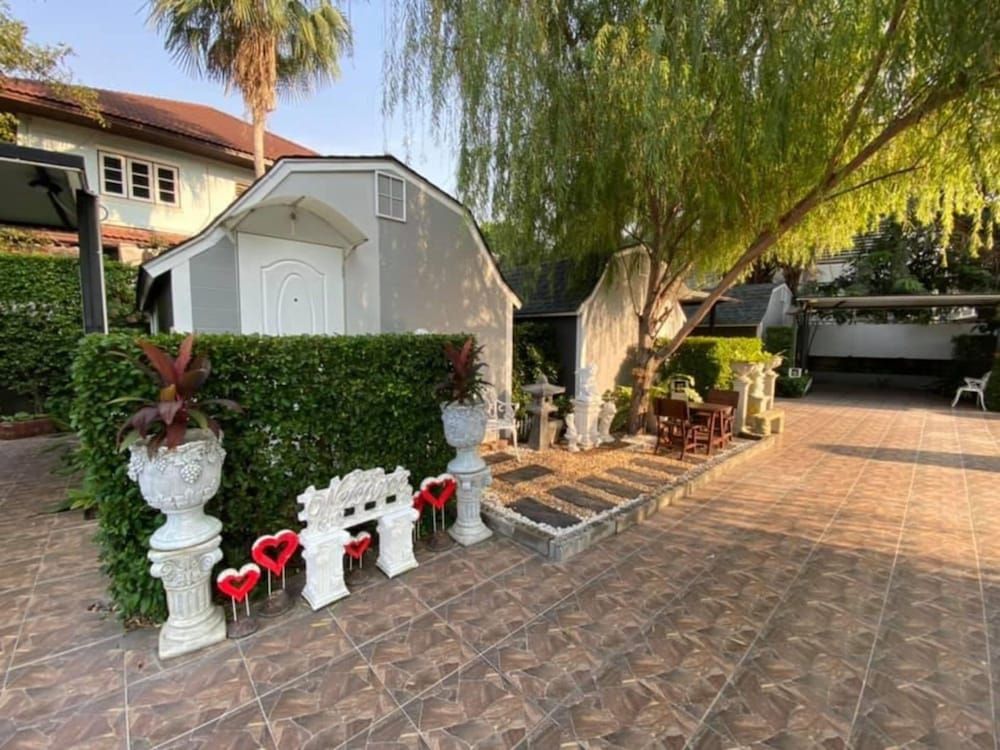 undefined Kurina Hotel