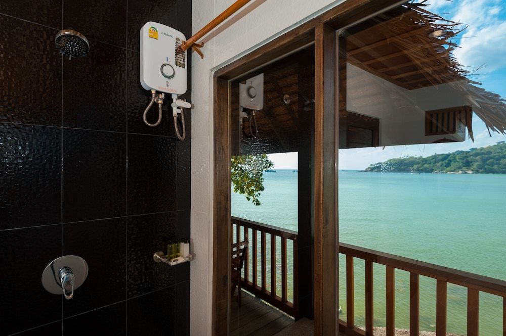 Koh Tao Relax Freedom Beach Resort Deluxe Room, Beachfront (Free pick up and dop off at Mae Haad) 3