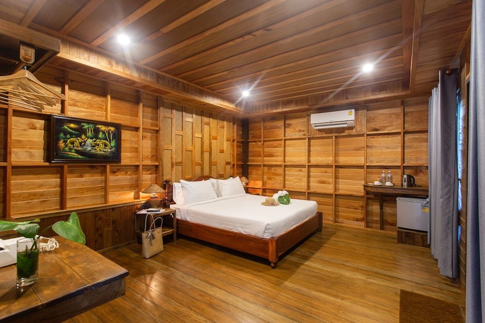 Koh Tao Relax Freedom Beach Resort Deluxe Room, Beachfront (Free pick up and dop off at Mae Haad)