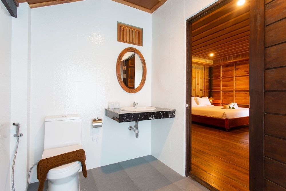 Koh Tao Relax Freedom Beach Resort Deluxe Room, Beachfront (Free pick up and dop off at Mae Haad) 4