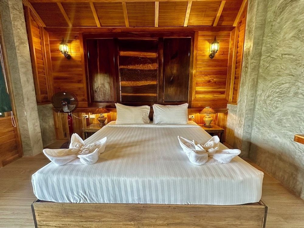 Koh Tao Relax Freedom Beach Resort Family Room, Bay View (Free pick up and dop off at Mae Haad) 3