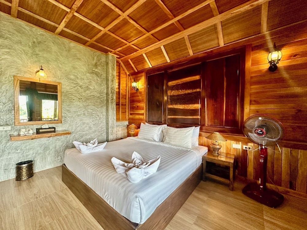 Koh Tao Relax Freedom Beach Resort Family Room, Bay View (Free pick up and dop off at Mae Haad)