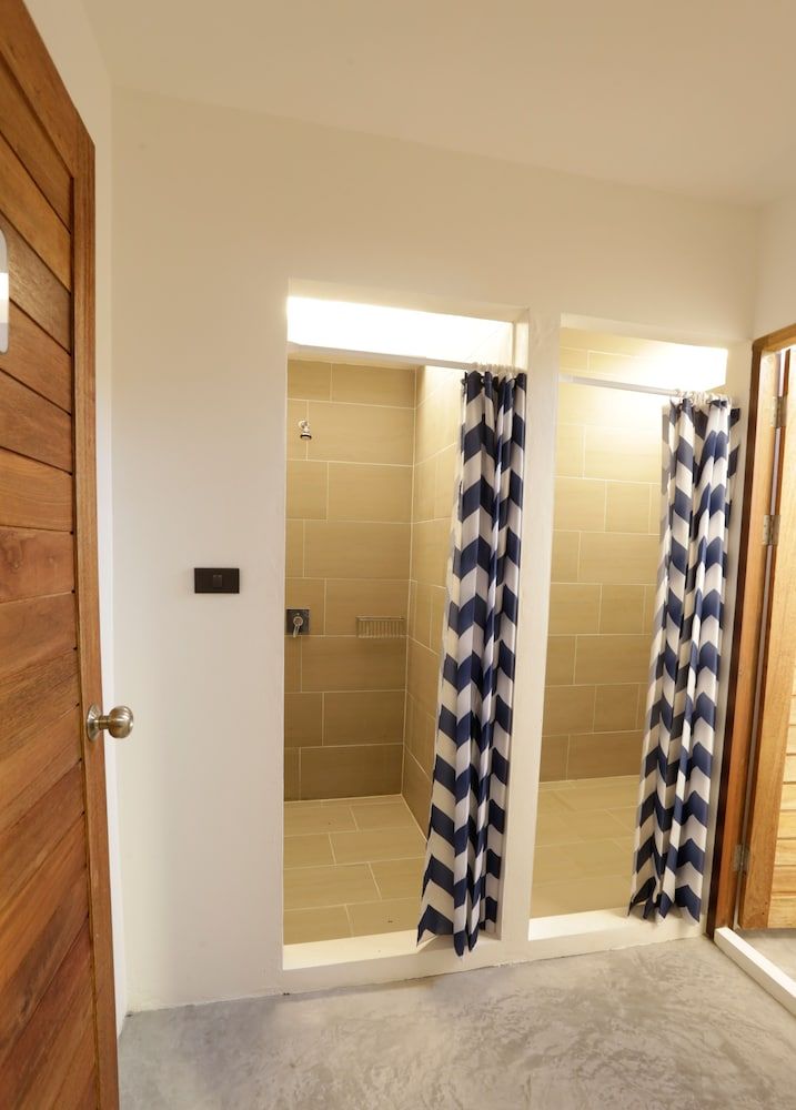 Borbaboom Poshtel - Hostel Mixed Capsule Double 6