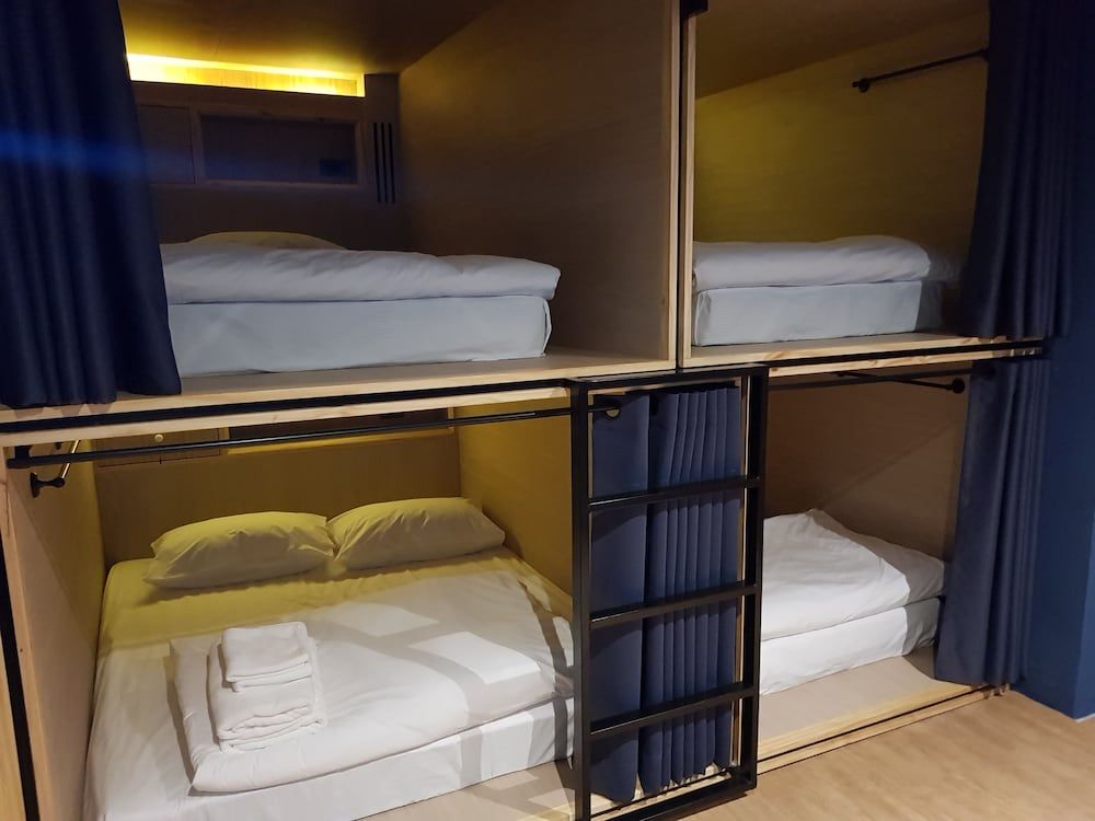 Borbaboom Poshtel - Hostel Mixed Capsule Double