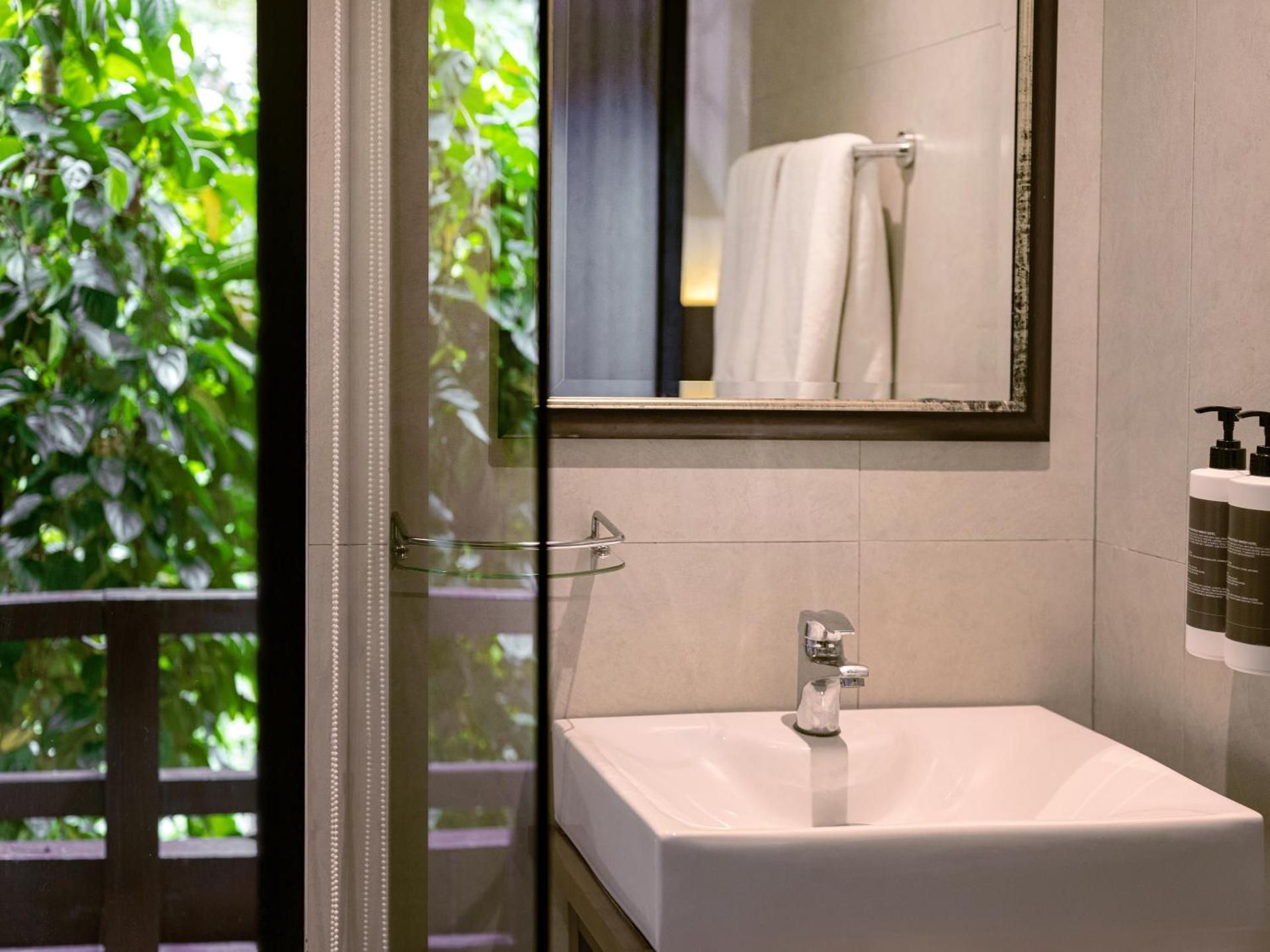 Issara Boutique Winery Hotel Tree House Suite 11